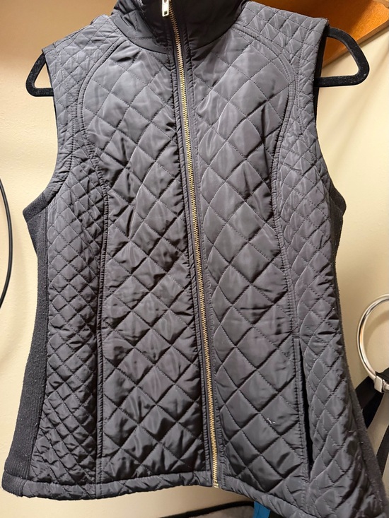 Adrienne Vittadini Jackets & Blazers - Adrienne Vittadini Black Quilted Zip-Front Sleeveless Vest